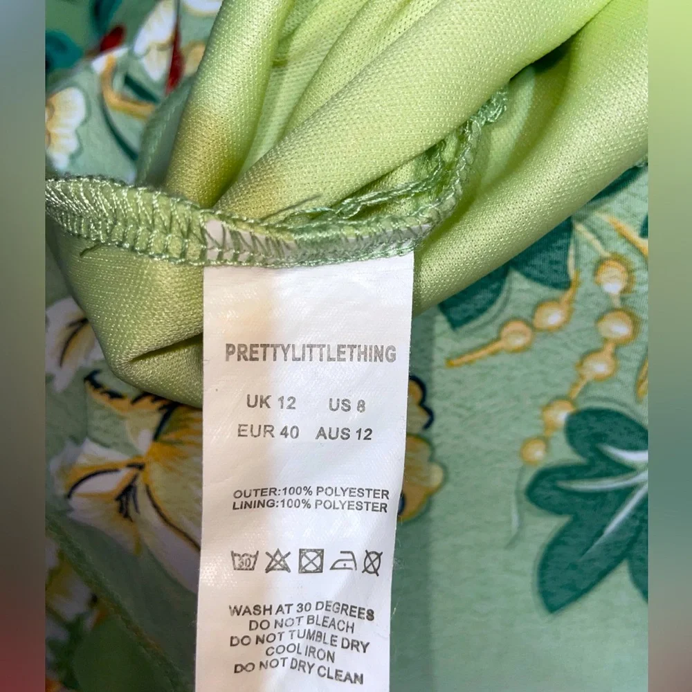 PrettyLittleThing Green Long Sleeve Floral dress - Picture 6 of 7